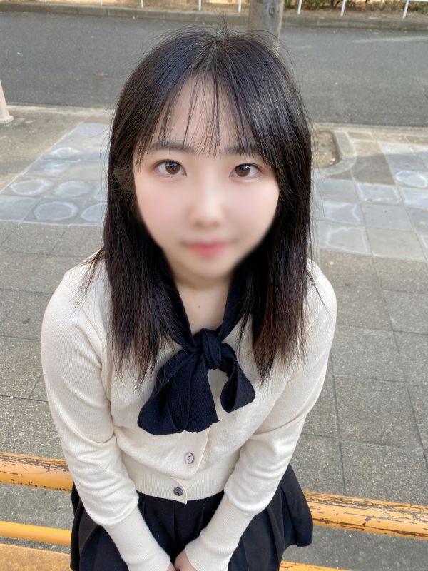 FC2-PPV-3192256 【2作品＋&alpha;/初拍】純粹率直女子麻美。自拍性愛與鏡頭前拍攝2回中出。