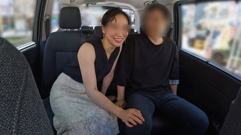 FC2-PPV-4779204 在公園的停車場中出性交！在被發現會很糟糕的情況下，淫穴濕潤的超級變態人妻的怦然心動汽車SEX【無套】