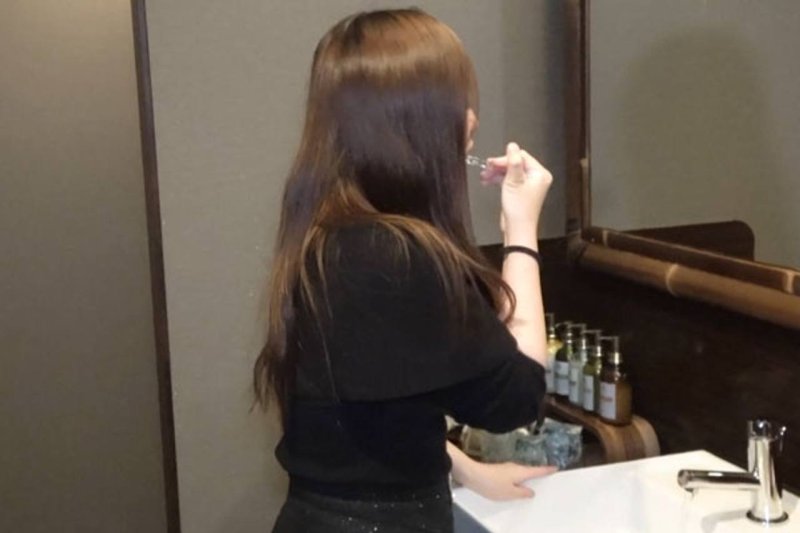 FC2-PPV-4895817 壽司店的女兒 / 自拍篇：因無法償還詐欺師的債務而被OO自拍