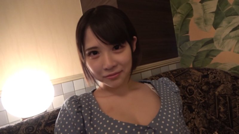 FC2-PPV-4736166 抬起腰肢抽搐著說「好舒服」在交友APP上找到的可愛妹妹！最後甚至央求要中出♡