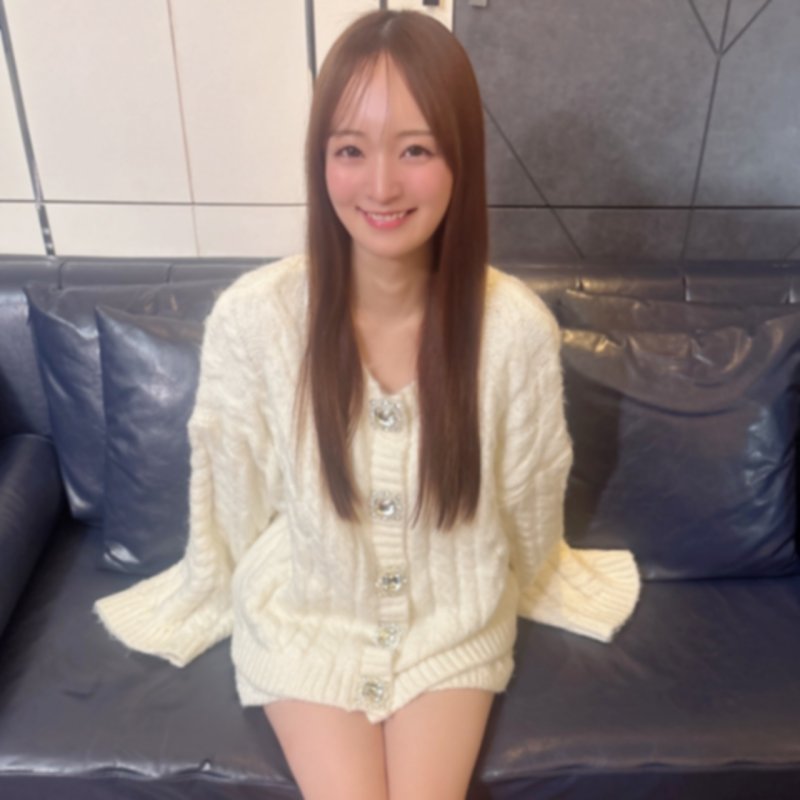 FC2-PPV-4916703 拥有天赋巨乳、身材姣好且皮肤白皙的美丽身躯，是一位小恶魔般的爆美女。她的真实身份竟然是前艺人经纪人。被多次注入精液而爽到发疯的模样，绝对值得一看！