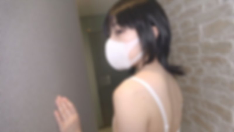 FC2-PPV-4920874 ♡6/21前半價・新企劃第二彈【無碼・完全素人】腦袋裡滿是色情幻想到無法集中上課的1OO女大生。內陷乳頭被吸吮，青澀肉體被大叔貪婪地OO，發出「嘿～嘿～」的嬌喘悶哼，被粗大的肉棒幹到絕頂