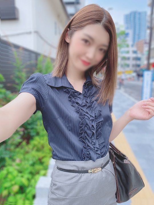 FC2-PPV-1622587 社長秘書 27歳 【絶頂瘋狂】休息時繁忙時期壓力爆發的女人。被OO爽到高潮痙攣停不下。