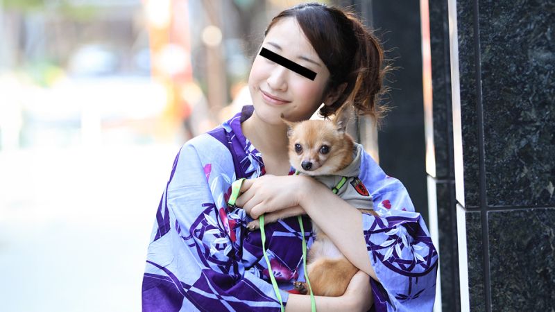 10musume_082423_01 犬の散歩中に犬好きな浴衣美人をナンパゲット！ 佐々木レイ