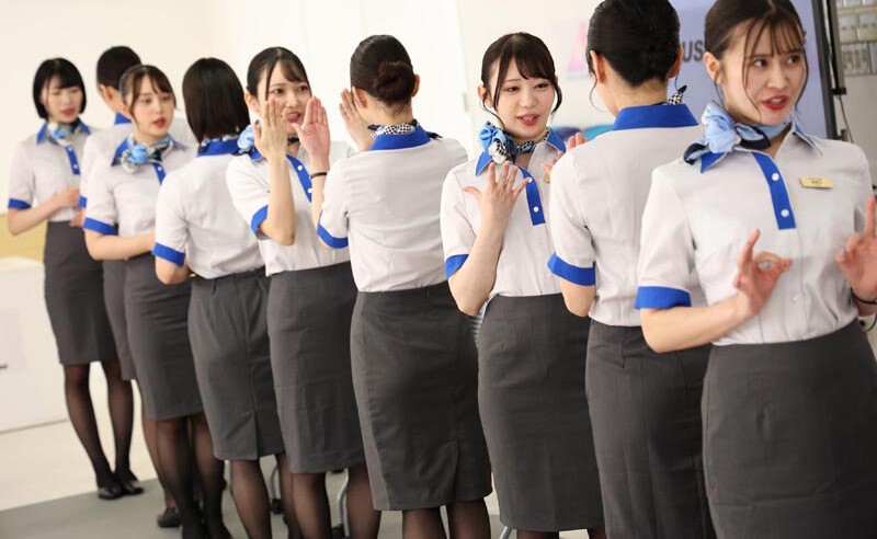 7部空姐制服控必看！揭秘空服员隐藏的魅力与慾望